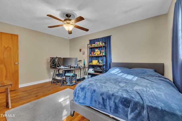 206 Cloverdale Pl, Bristol, TN 37620 - bedroom featuring wood finished floors and a ceiling fan