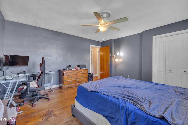 206 Cloverdale Pl, Bristol, TN 37620 - bedroom featuring wood finished floors, a closet, a ceiling fan, and an office area