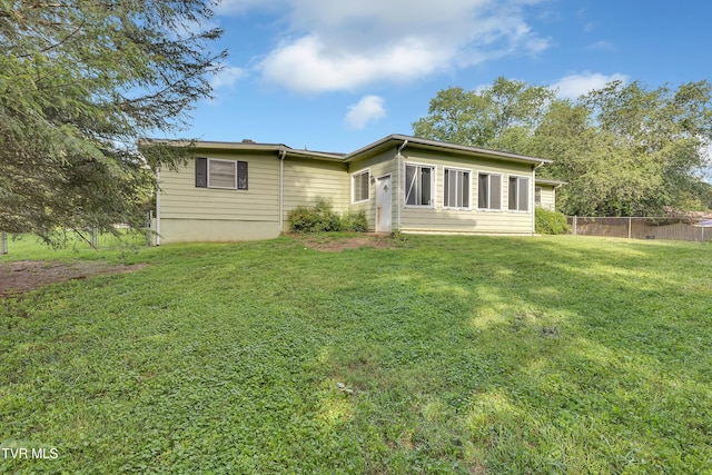 206 Cloverdale Pl, Bristol, TN 37620 - rear view of house