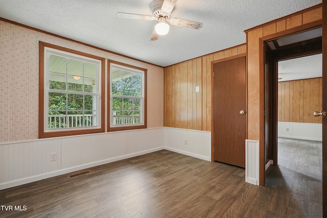 271 Anderson St, Pennington Gap, VA 24277 - unfurnished room with wood finished floors, crown molding, a textured ceiling, a ceiling fan, and wallpapered walls