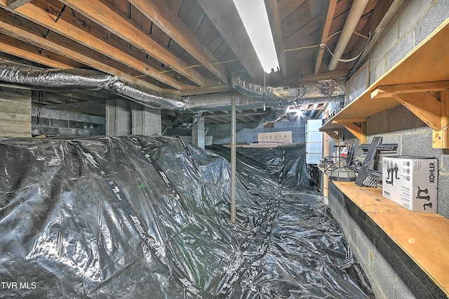 53 Grove Ave, Lebanon, VA 24266 - inside crawl space