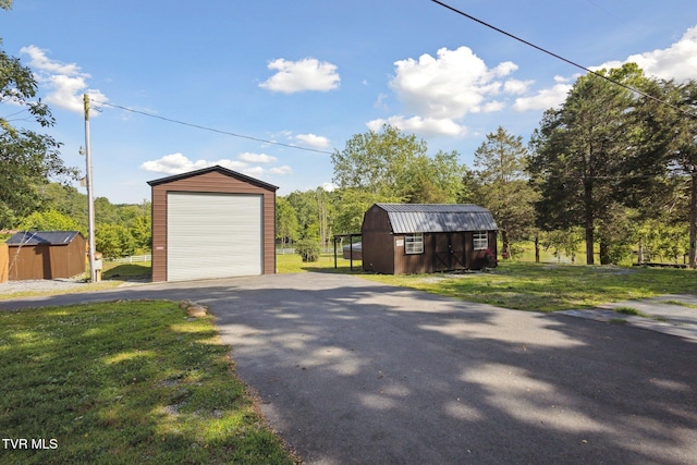 18134 Cleveland Rd, Abingdon, VA 24211 - detached garage with a storage unit and driveway