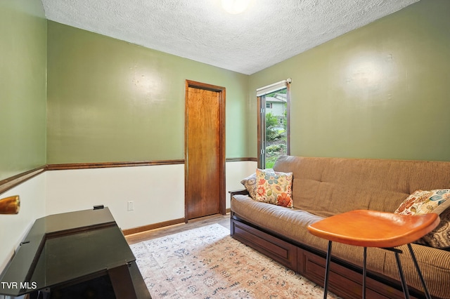8445 Pendleton Rd, Wise, VA 24293 - living area with a textured ceiling