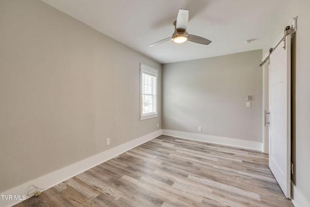 3528 Crestwood Dr, Kingsport, TN 37664 - spare room with a barn door, light wood-style floors, a ceiling fan, and a smoke detector
