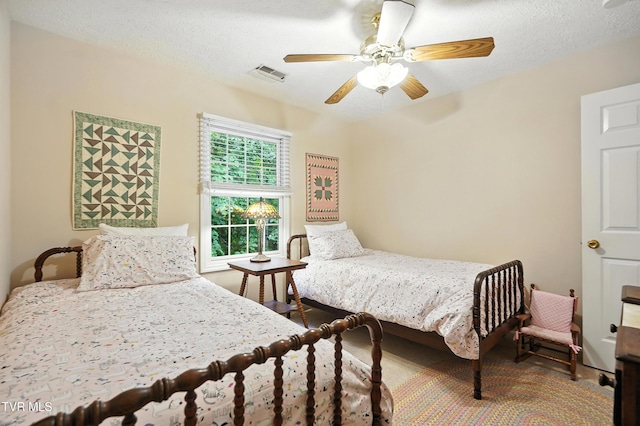 209 Timberland Cir, Kingsport, TN 37664 - bedroom featuring a ceiling fan and a textured ceiling