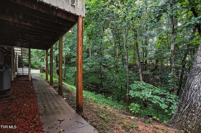 209 Timberland Cir, Kingsport, TN 37664 - view of yard with a wooded view