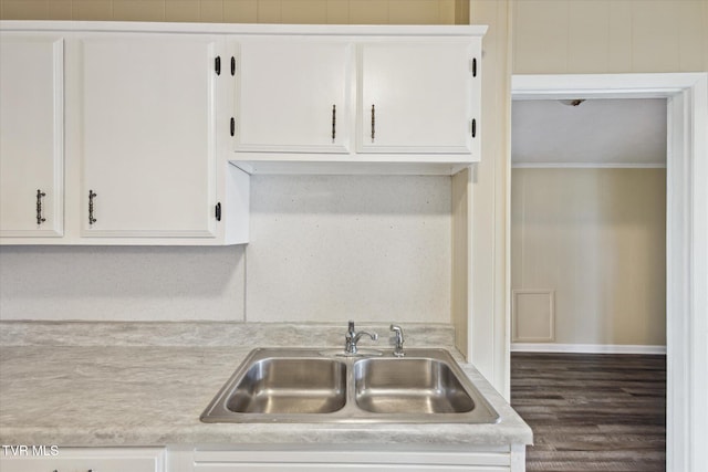 1449 E Sevier Ave, Kingsport, TN 37664 - kitchen with light countertops, white cabinetry, crown molding, and wood finished floors