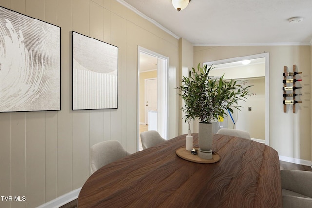 1449 E Sevier Ave, Kingsport, TN 37664 - dining area featuring crown molding
