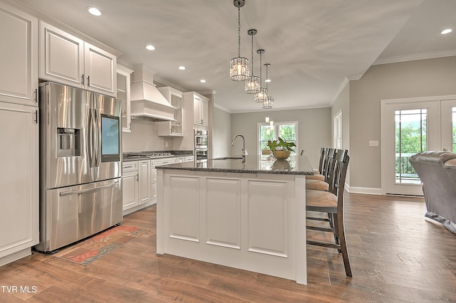 20385 Yeary Trl, Abingdon, VA 24211 - kitchen featuring stainless steel appliances, premium range hood, crown molding, a kitchen island with sink, and dark wood-type flooring