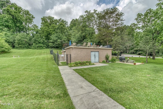 202 University Pkwy Unit 4E, Johnson City, TN 37604 - view of yard featuring a patio and a gate