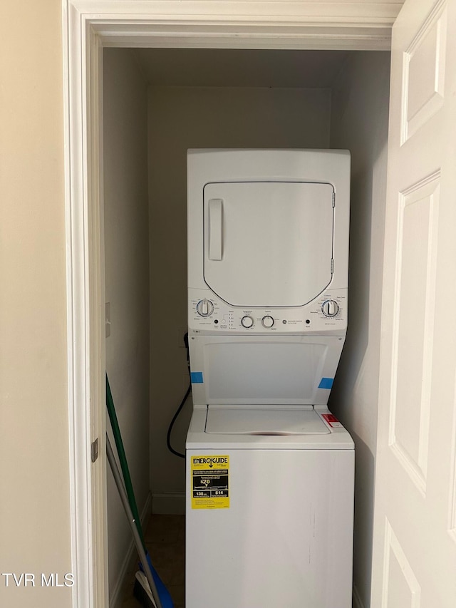 1107 Skyline Dr, Jonesborough, TN 37659 - washroom with stacked washer and clothes dryer