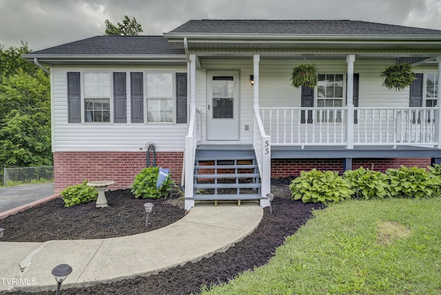 33 Mockingbird Ct, Jonesborough, TN 37659 - view of front facade featuring a porch