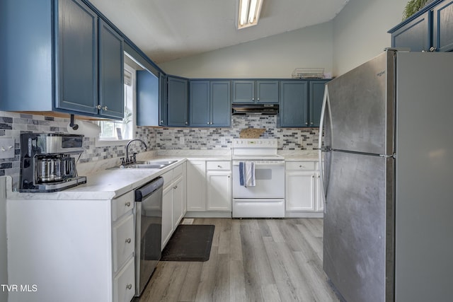 33 Mockingbird Ct, Jonesborough, TN 37659 - kitchen featuring stainless steel appliances, under cabinet range hood, vaulted ceiling, light wood-style floors, and decorative backsplash