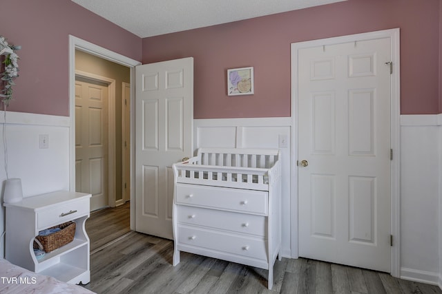 33 Mockingbird Ct, Jonesborough, TN 37659 - bedroom featuring wood finished floors and wainscoting