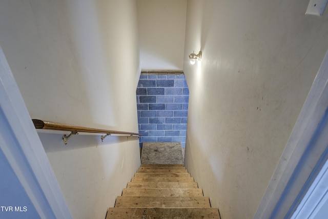33 Mockingbird Ct, Jonesborough, TN 37659 - view of stairs