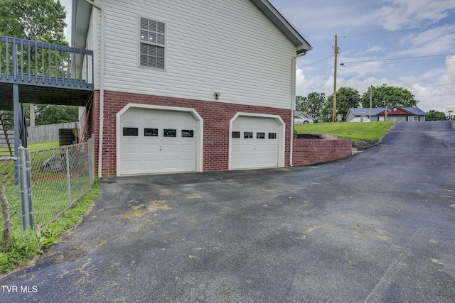 33 Mockingbird Ct, Jonesborough, TN 37659 - view of side of home featuring an attached garage, driveway, and brick siding
