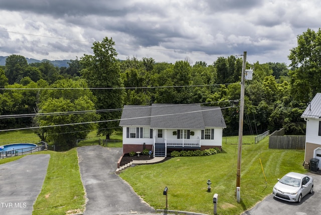33 Mockingbird Ct, Jonesborough, TN 37659 - view of front of home featuring a porch, a view of trees, and asphalt driveway