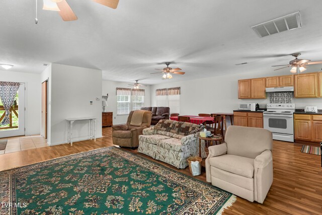 236 Beech St, Sneedville, TN 37869 - photo 4