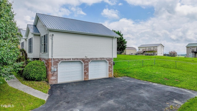 5 Pinehurst Ct, Limestone, TN 37681 - garage featuring driveway