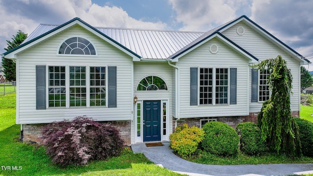 5 Pinehurst Ct, Limestone, TN 37681 - split foyer home featuring a metal roof and a front yard