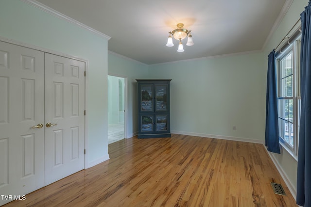 566 Beechwood Rd, Kingsport, TN 37663 - unfurnished living room featuring light wood finished floors, crown molding, and a chandelier