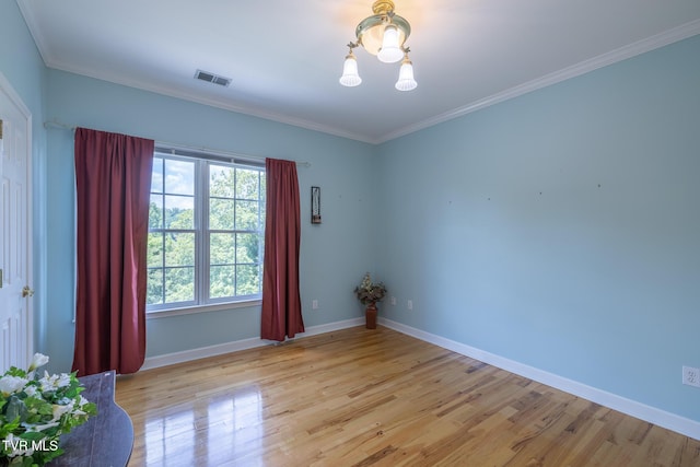 566 Beechwood Rd, Kingsport, TN 37663 - empty room featuring a chandelier, light wood-style flooring, and ornamental molding