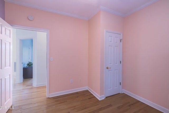566 Beechwood Rd, Kingsport, TN 37663 - empty room featuring light wood finished floors and crown molding