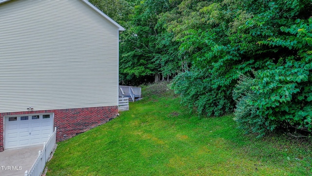 566 Beechwood Rd, Kingsport, TN 37663 - view of grassy yard featuring an attached garage