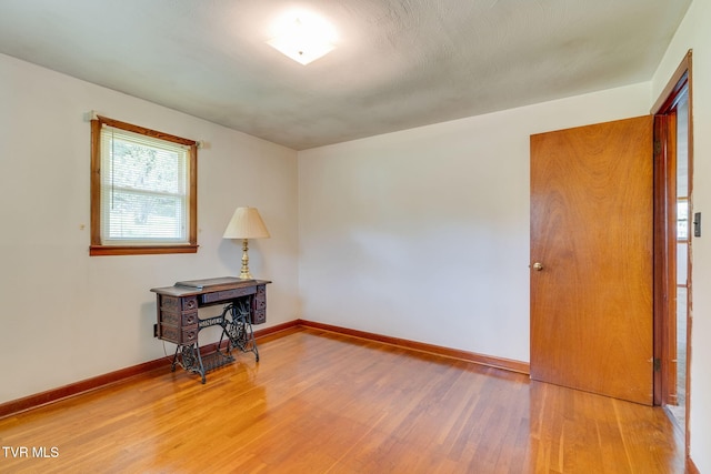 221 Mcfarland Dr, Kingsport, TN 37664 - unfurnished room with wood finished floors and baseboards