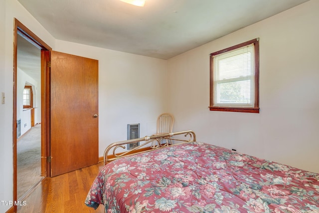 221 Mcfarland Dr, Kingsport, TN 37664 - bedroom featuring wood finished floors