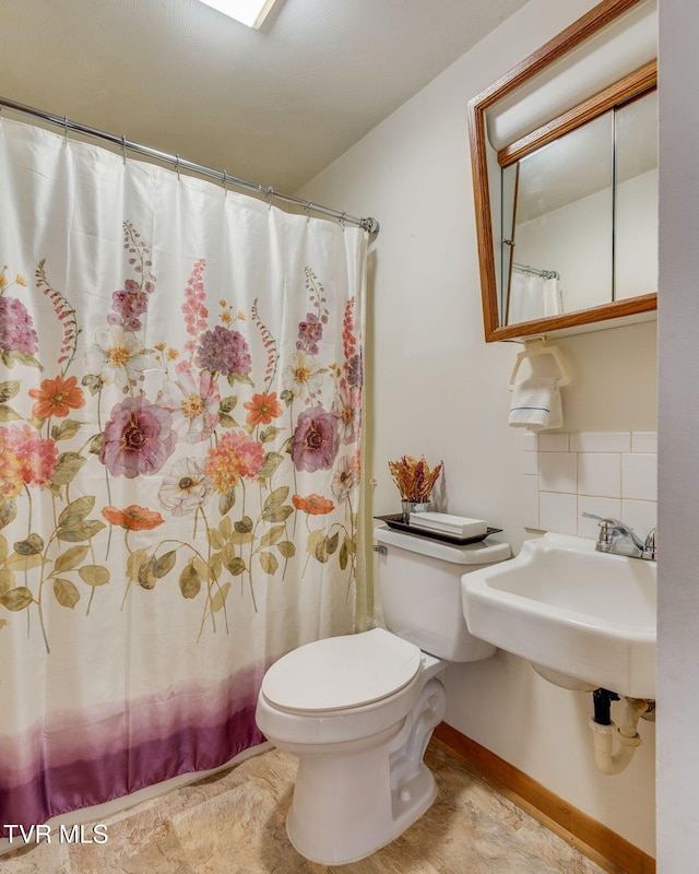 221 Mcfarland Dr, Kingsport, TN 37664 - bathroom with toilet and a shower with curtain