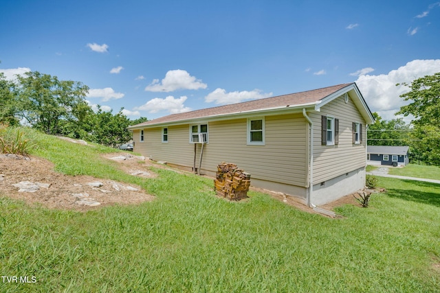 221 Mcfarland Dr, Kingsport, TN 37664 - view of side of property featuring a lawn