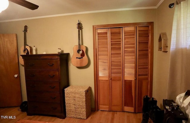 3219 Dungannon Rd, Coeburn, VA 24230 - bedroom featuring light wood-type flooring, a closet, crown molding, and ceiling fan