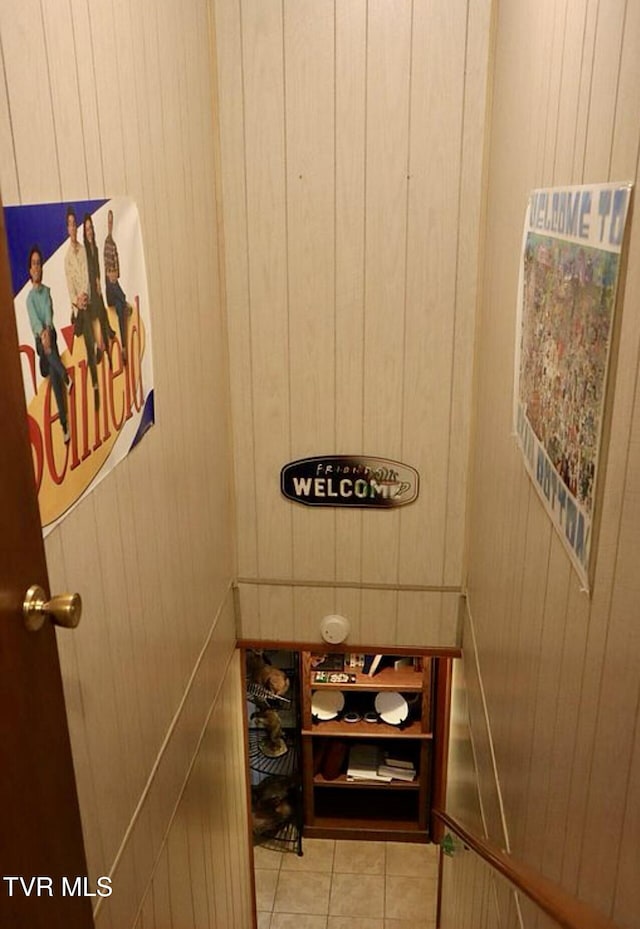 3219 Dungannon Rd, Coeburn, VA 24230 - detailed view of wood walls