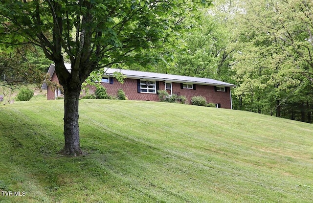3219 Dungannon Rd, Coeburn, VA 24230 - ranch-style house featuring a front yard, brick siding, and a wooded view