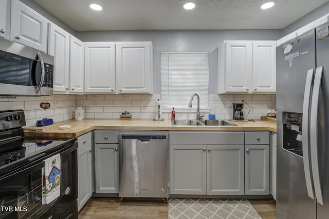 1277 Cooks Valley Rd, Kingsport, TN 37664 - kitchen with appliances with stainless steel finishes, butcher block countertops, gray cabinetry, light wood-style floors, and recessed lighting
