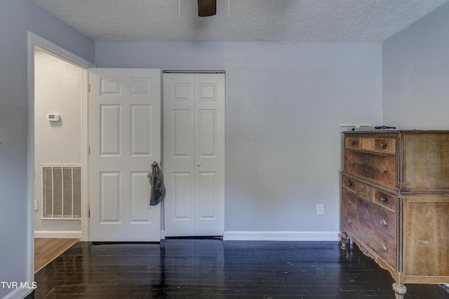 1277 Cooks Valley Rd, Kingsport, TN 37664 - entrance foyer featuring wood finished floors, ceiling fan, and a textured ceiling