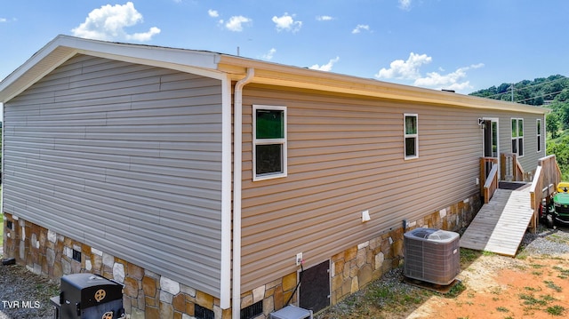 120 Maple Crest Cir, Surgoinsville, TN 37873 - view of side of home with a cooling unit and crawl space
