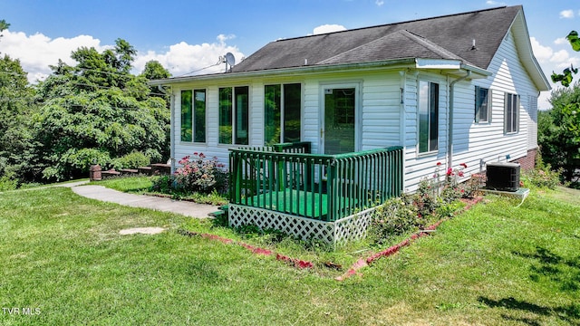 124 Maple Crest Cir, Surgoinsville, TN 37873 - rear view of property with a wooden deck, a yard, and a shingled roof