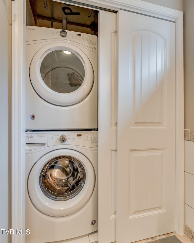 397 Ridgecrest Rd, Jonesborough, TN 37659 - laundry room with stacked washer / drying machine