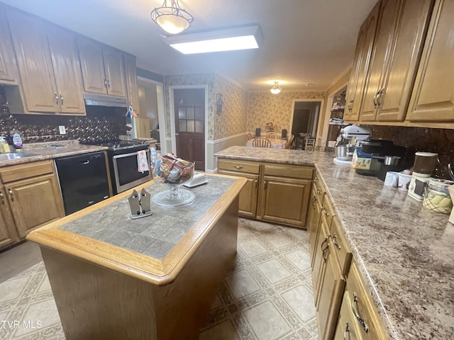 134 Carver Crabtree Rd, Hampton, TN 37658 - kitchen featuring black dishwasher, stainless steel electric stove, wallpapered walls, under cabinet range hood, and a peninsula