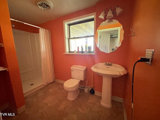 134 Carver Crabtree Rd, Hampton, TN 37658 - full bath featuring a shower with shower curtain and toilet