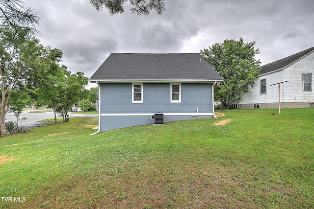 1648 E St, Kingsport, TN 37664 - back of house featuring a yard and roof with shingles