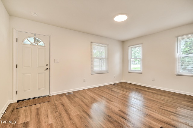 1648 E St, Kingsport, TN 37664 - entrance foyer with wood finished floors and baseboards