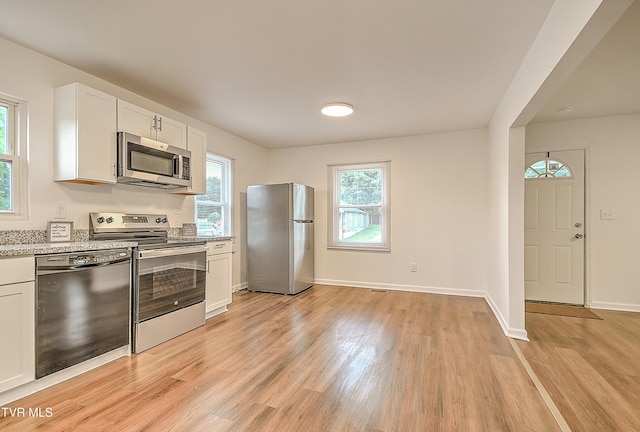 1648 E St, Kingsport, TN 37664 - kitchen with stainless steel appliances, light wood finished floors, and healthy amount of natural light