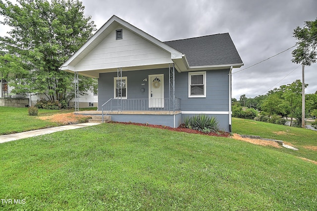 1648 E St, Kingsport, TN 37664 - bungalow with covered porch, roof with shingles, and a front yard