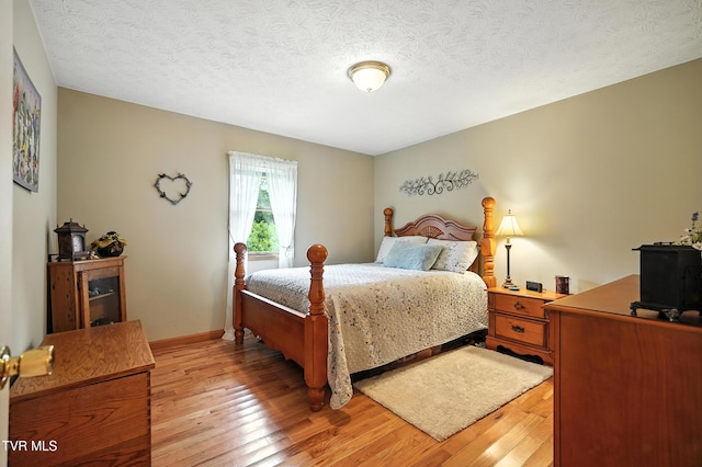 1037 Swift Hollow Rd, Mountain City, TN 37683 - bedroom featuring light wood-style floors and a textured ceiling