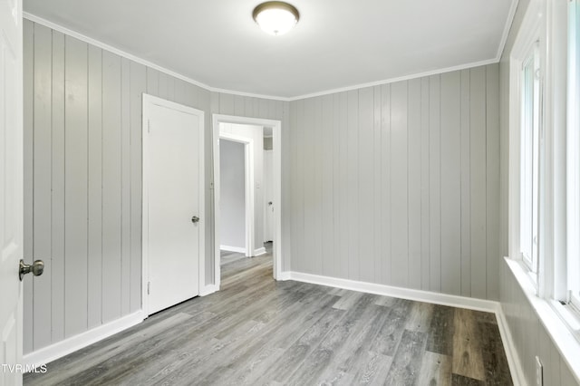 3974 Memorial Blvd, Kingsport, TN 37664 - empty room featuring crown molding, wood finished floors, and plenty of natural light