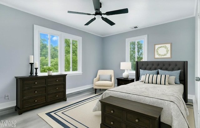 3974 Memorial Blvd, Kingsport, TN 37664 - bedroom with light wood finished floors, crown molding, and a ceiling fan