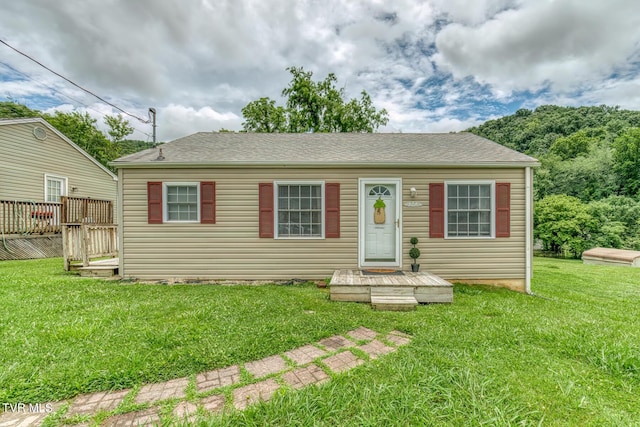 2344 Anderson St, Bristol, TN 37620 - bungalow with a front lawn and a wooden deck